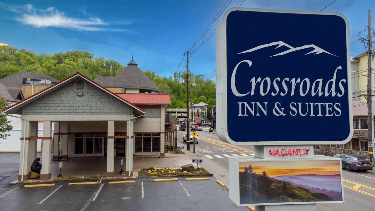 Crossroads Inn & Suites Gatlinburg Exterior photo